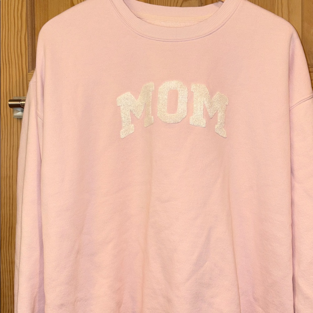 Woman’s Baby Pink 'MOM' Crewneck Sweatshirt Sz XL